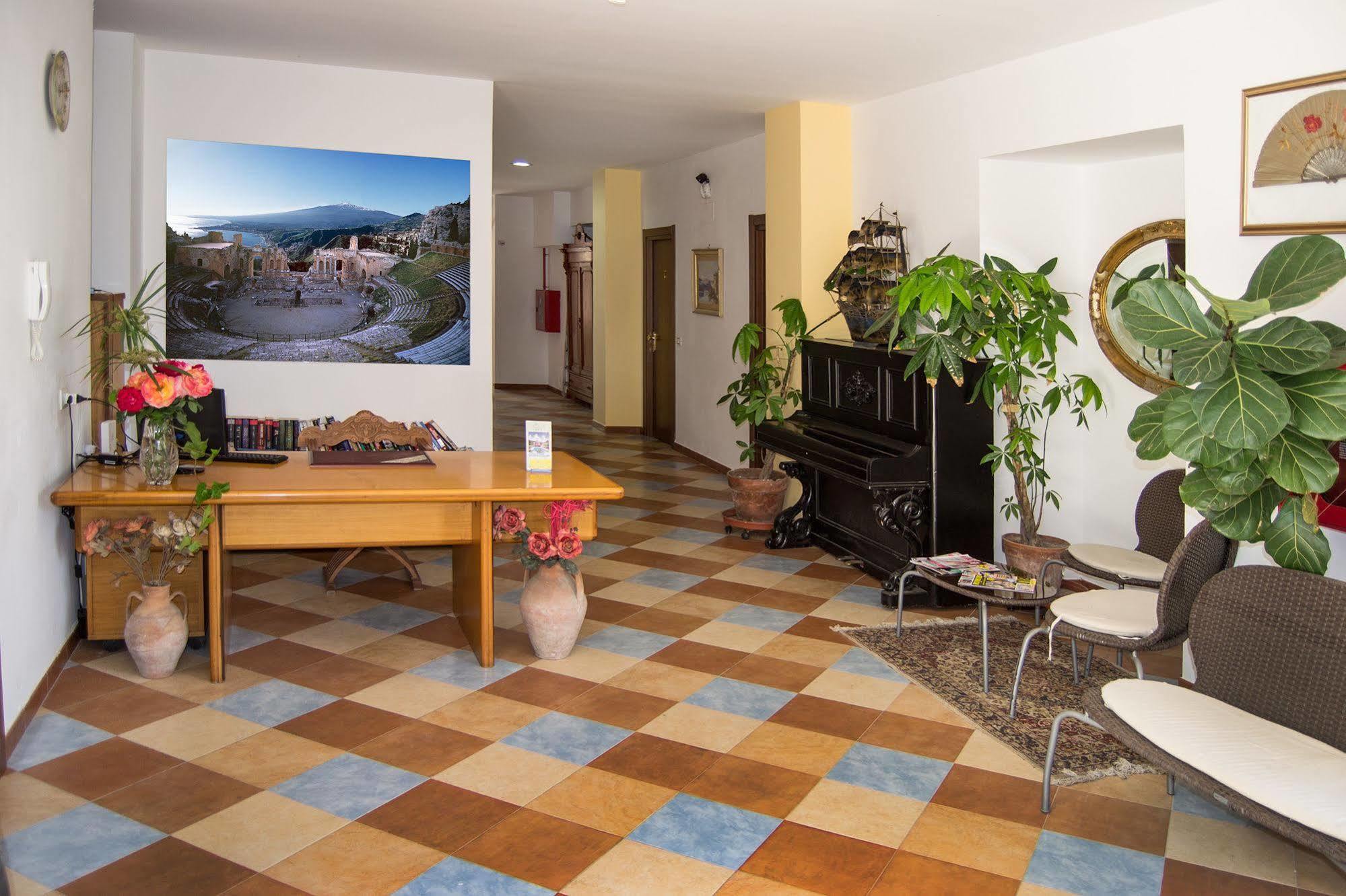 Mare Taormina Apartahotel